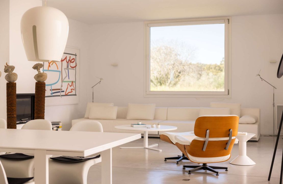 Architektur-Ikone am Tor zu Búger: Wo Design auf dörfliche Idylle trifft